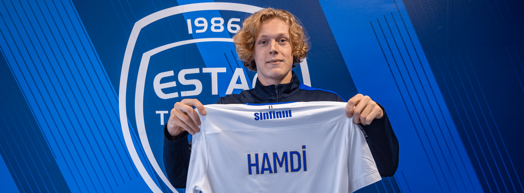 Mathis Hamdi signe son 1er contrat pro